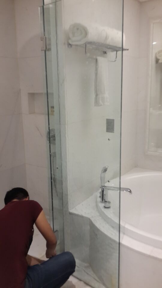 淋浴房玻璃貼膜.jpg